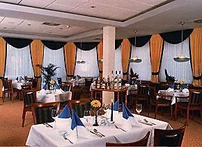 Hotel Domicil 4*